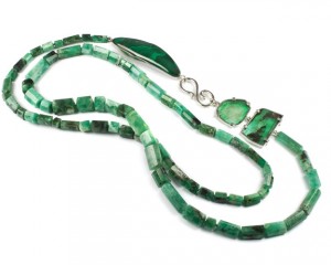 [:pb]COLAR DE PRATA 950 COM ESMERALDA E MALAQUITA[:en]950 STERLING SILVER NECKLACE WITH EMERALD AND MALACHITE[:]