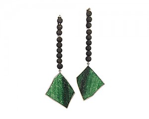 [:pb]BRINCO DE PRATA 950 COM PEDRA VULCÂNICA E AVENTURINA[:en]950 STERLING SILVER EARRINGS WITH VOLCANIC STONE AND AVENTURINE[:]